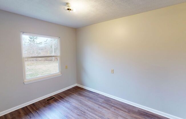3 beds, 1 bath, 900 sqft, $1,200, Unit 333