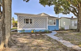 2-Bedroom Home in Prime St. Pete Location! FURNISHED OR UNFURNISHED. MID TERM OR LONG TERM.