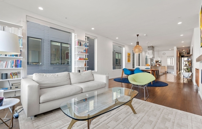 519 E 1 ST