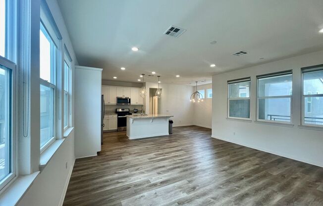 Beautifully upgraded townhome with 2-car in Rancho Cucamonga
