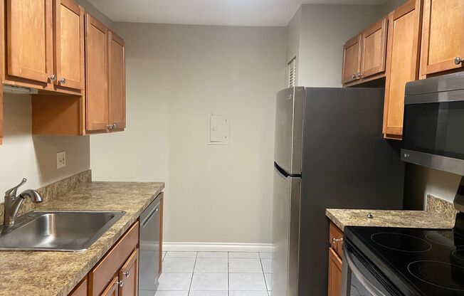 1 bed, 1 bath, 858 sqft, $1,300, Unit 455-101