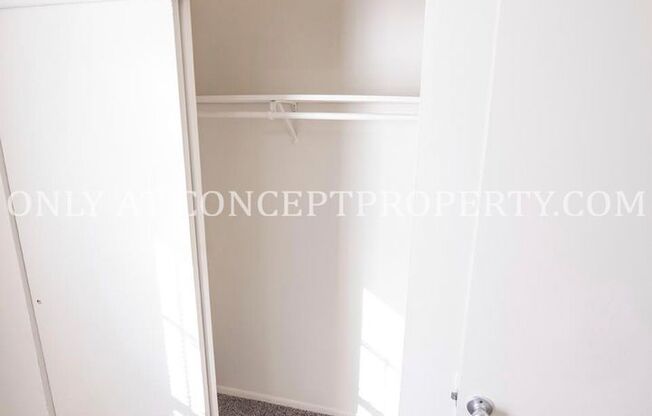 2 beds, 1 bath, 920 sqft, $1,299, Unit 30