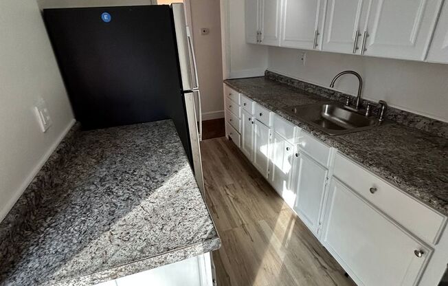 420 Caithness Rd | 3 BR 1 BA | 854 SQ. FT