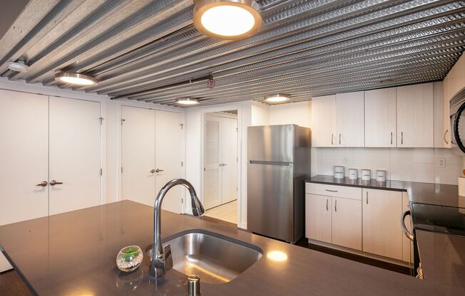 1 bed, 1 bath, 1,005 sqft, $2,795, Unit 102