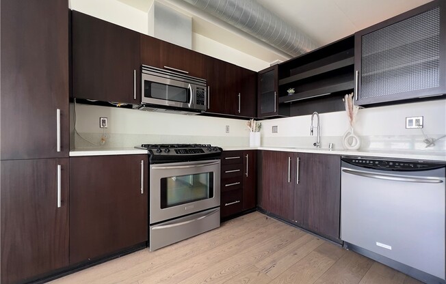 1 bed, 1 bath, 990 sqft, $3,200, Unit 606