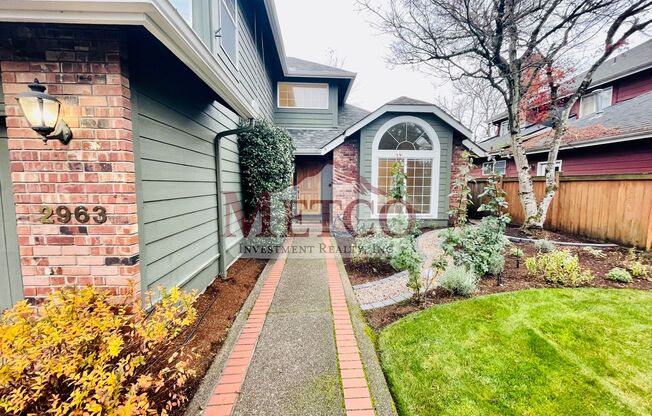 Beautiful 4 bedroom, 3 Bath House in Desirable Gilham Neighborhood!