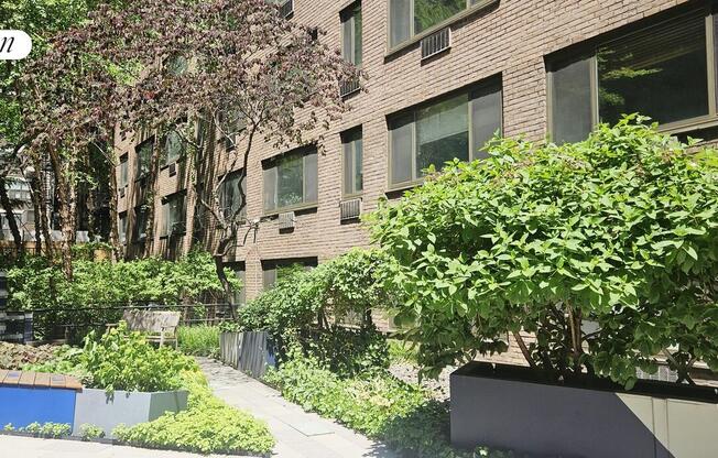 2 beds, 1 bath, $4,500, Unit E1E