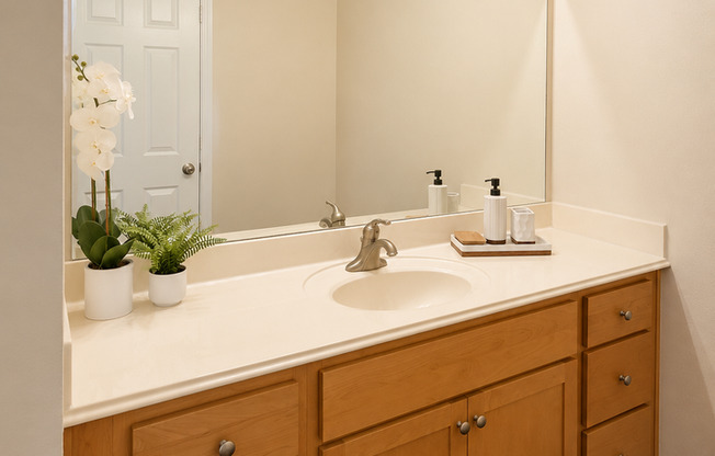 3 beds, 3.5 baths, $2,600, Unit # 804