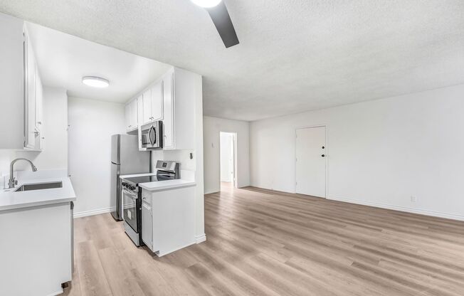 824 Maple St in Ocean Park neighborhood in Santa Monica!  Walk to Main St and the beach.