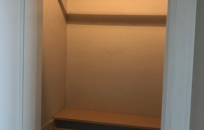 Studio, 1 bath, 400 sqft, $995, Unit #6