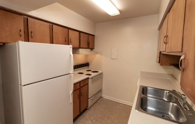 1 bed, 1 bath, 800 sqft, $1,025, Unit E06