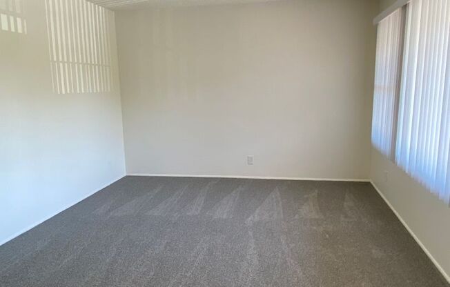 2 beds, 1 bath, 702 sqft, $2,350, Unit B18
