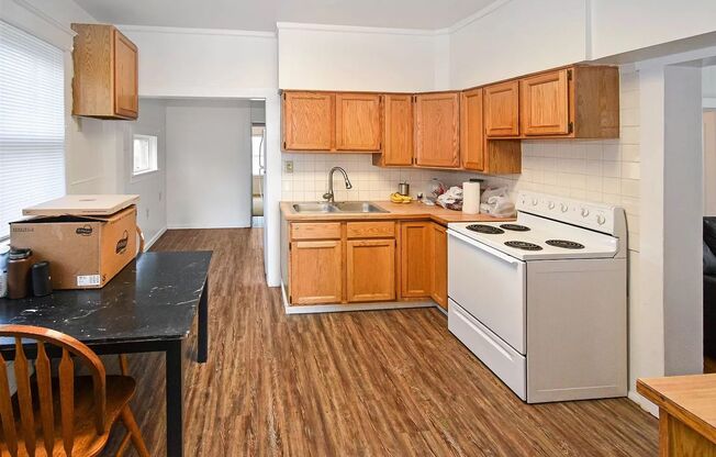 Inviting 4 Bed, 2 Bath in GU District! (GU Off-Campus Housing - Preleasing for June 2026)