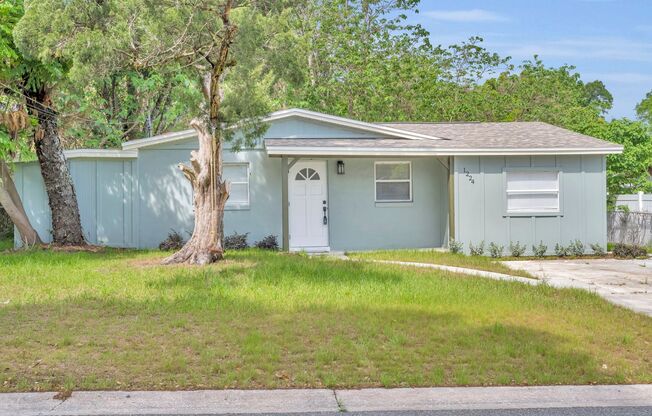 Charming 3 Bedroom, 2 Bathroom House!
