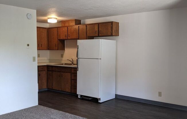 1 bed, 1 bath, $995, Unit 16