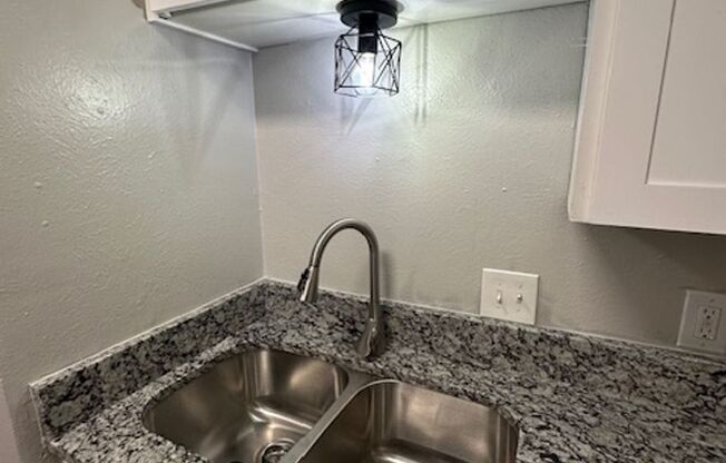 1 bed, 1 bath, 692 sqft, $1,135, Unit 20