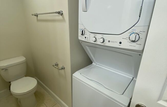 2 beds, 1.5 baths, 881 sqft, $2,200, Unit 5321 #3