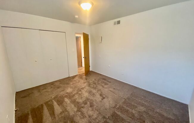 2 beds, 1 bath, 950 sqft, $1,295, Unit #103