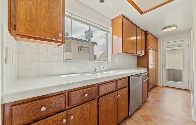 7100 7104 KITTYHAWK AVE