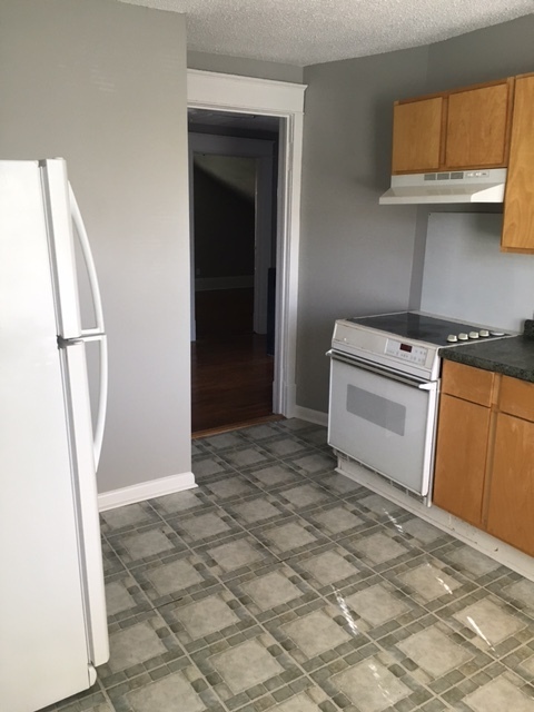 2 beds, 1 bath, 727 sqft, $1,195, Unit Unit B