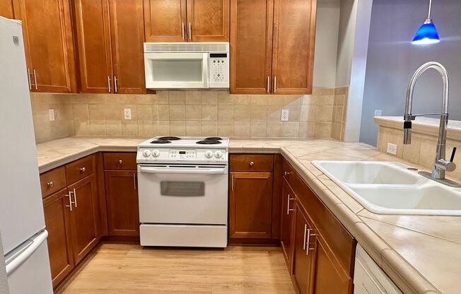 Beautiful 1 bed condo in the heart of Bellevue! Available Now!