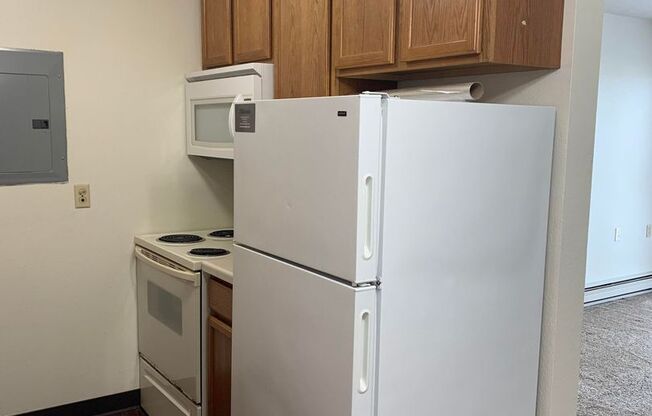 2 beds, 1 bath, $825, Unit 1502-23