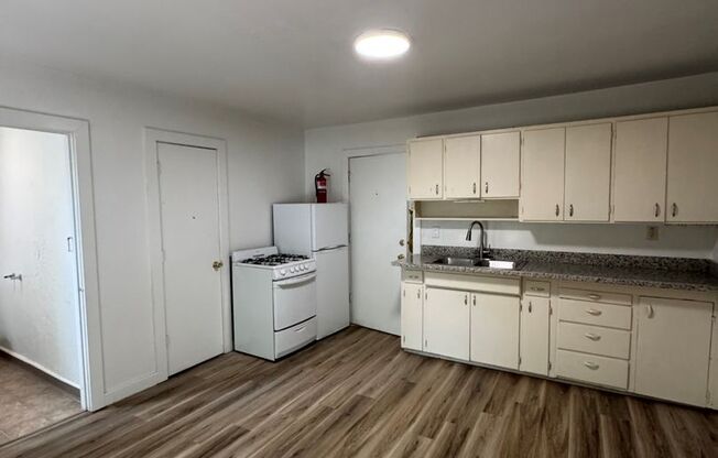 1 bed, 1 bath, 500 sqft, $1,050, Unit 1121 Washington St #6