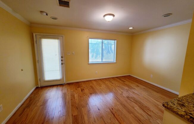 1 Bedroom, 1 Bath Apartment in  Historic Munger Place!!
