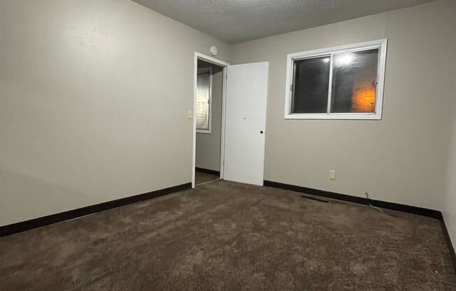 2 beds, 1 bath, 882 sqft, $700, Unit #17