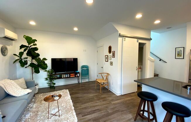 Keep $500! Modern Townhouse in South Park!