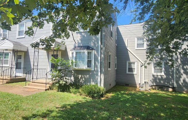 Beautiful 2BR / 1BA Apartment In Old Town/Five Points!