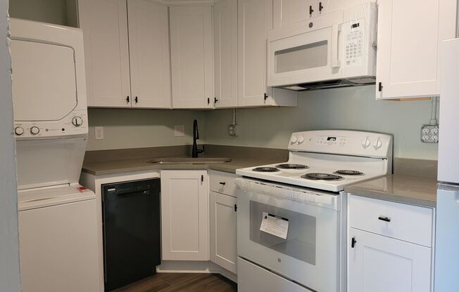 1 bed, 1 bath, $1,095, Unit UNIT B