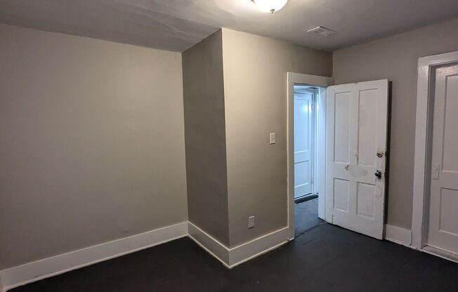 2 beds, 1 bath, $800, Unit Unit 2