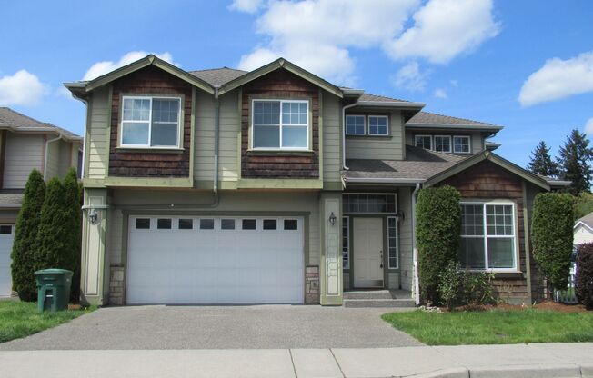 Three bedroom+den, 2.5 bath home on corner lot in Renton Highlands
