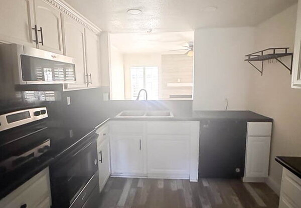 3605 LARCHMONT SQ LN