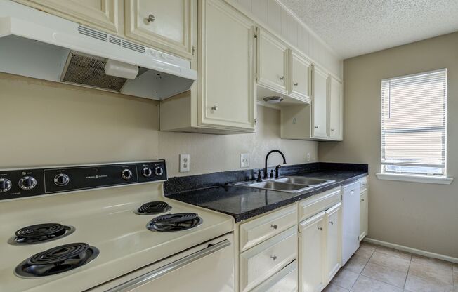 1 bed, 1 bath, 700 sqft, $675