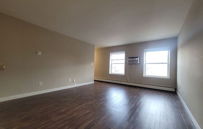 1 bed, 1 bath, $1,195, Unit 210