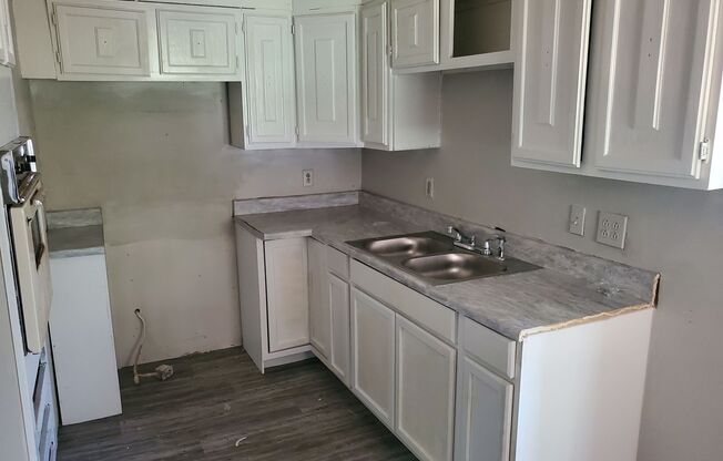 2 beds, 1 bath, $950