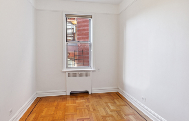 680 W 204 ST