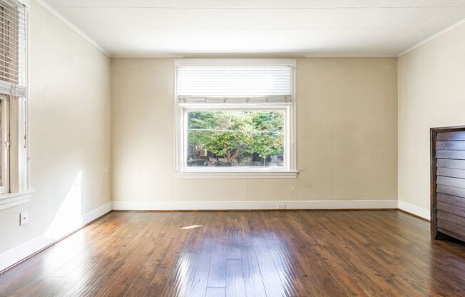 Studio, 1 bath, 375 sqft, $1,095, Unit 27