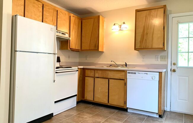 2 beds, 1.5 baths, 1,000 sqft, $925, Unit Apt A