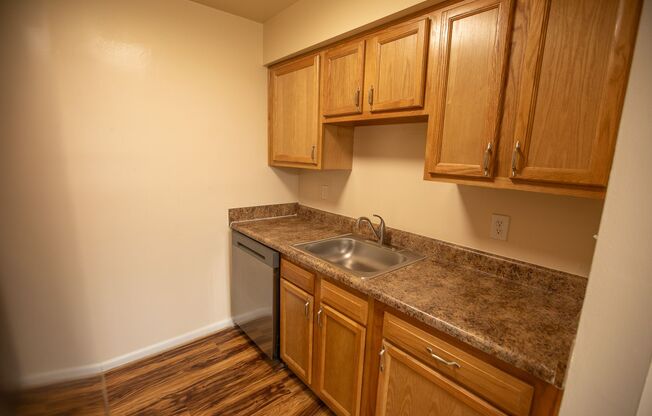 1 bed, 1 bath, 693 sqft, $1,350, Unit 00 - 516201