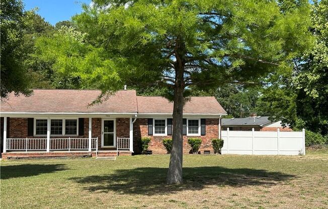 3 Bedroom, 2 Bath Home off Yadkin Rd. So close to Ft Bragg, Shopping & Dining!