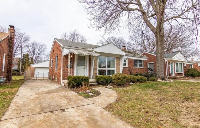 2000 WOODSIDE DR
