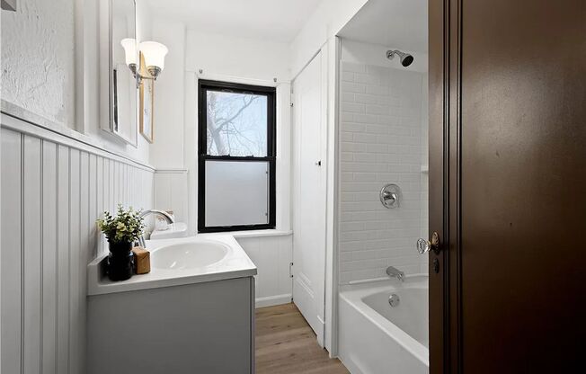 3 bed 1 bathroom - central air, outdoor space, laundry