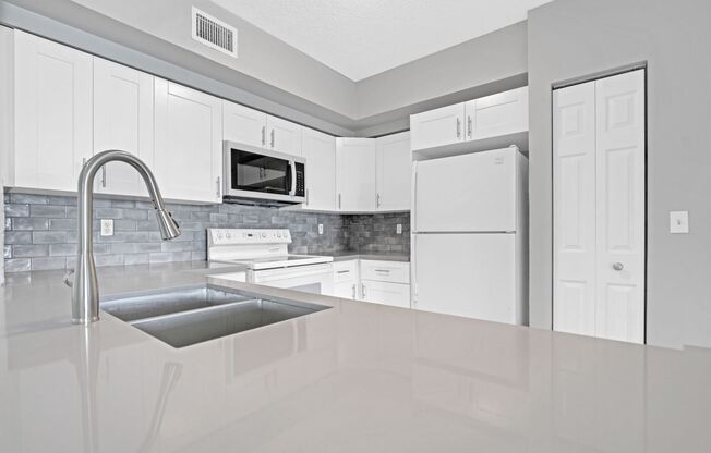 Modern Living in Miramar – 2 Bed/2 Bath Condo!