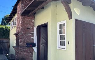 Charming cottage studio in Studio City
