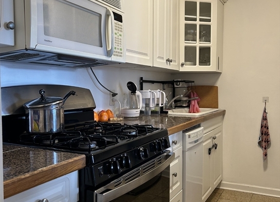 1 bed, 1 bath, 710 sqft, $2,700, Unit 1204