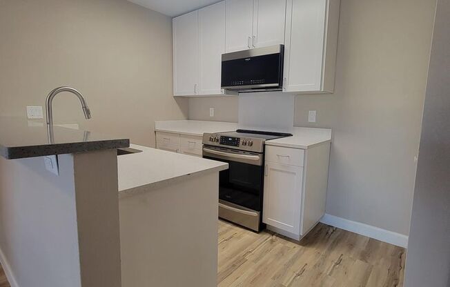 1 bed, 1 bath, 661 sqft, $1,099, Unit 105