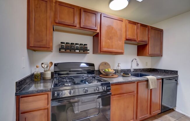 2 beds, 2 baths, 845 sqft, $1,425, Unit 18